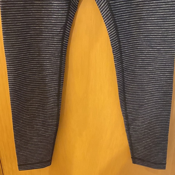 Duluth Company Women’s Striped Yoga Pants Legging Stretch Navy Blue Size Small - Picture 3 of 9